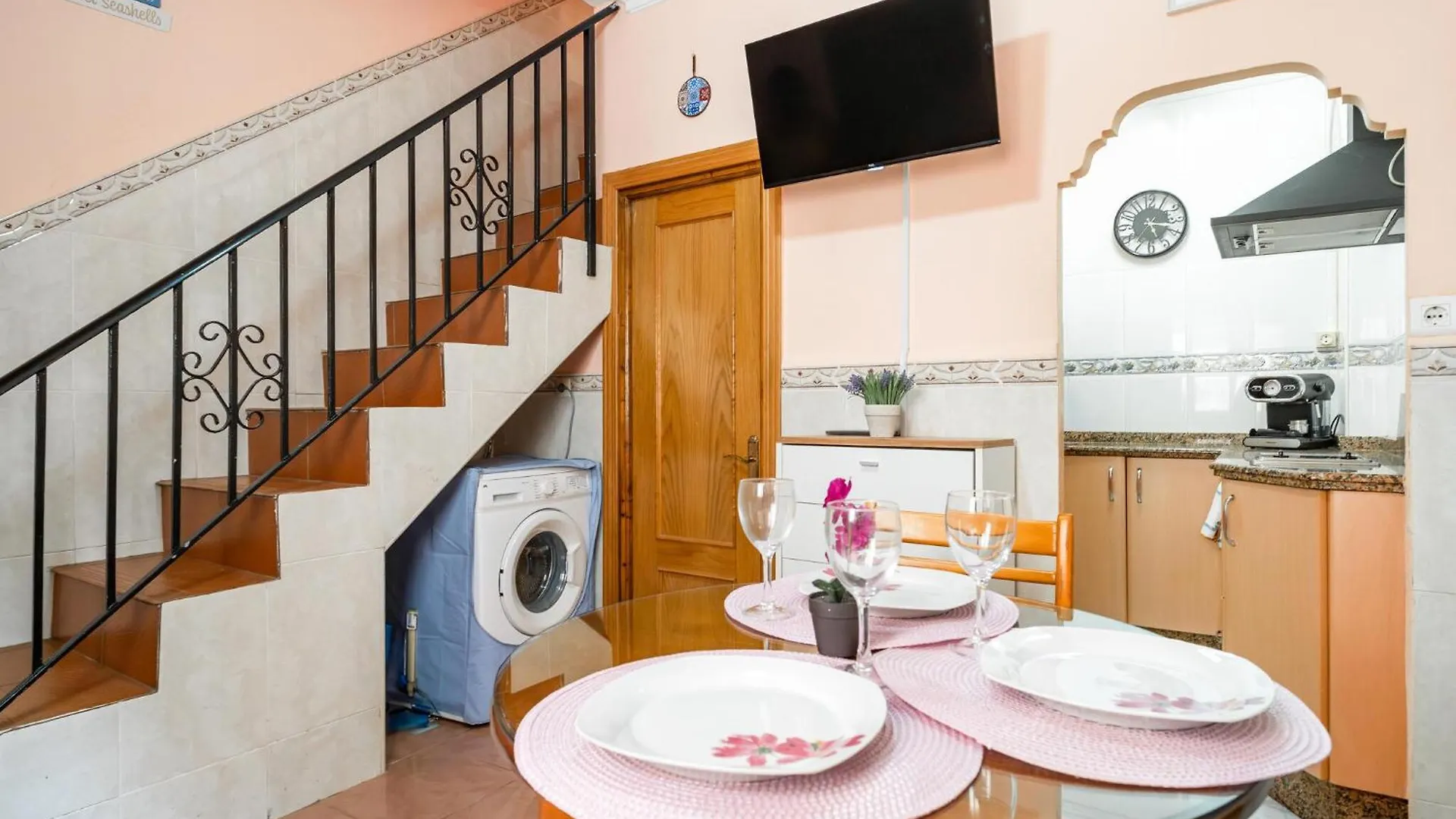 2 Bedroom Beautiful Apartment In Torre Del Mar